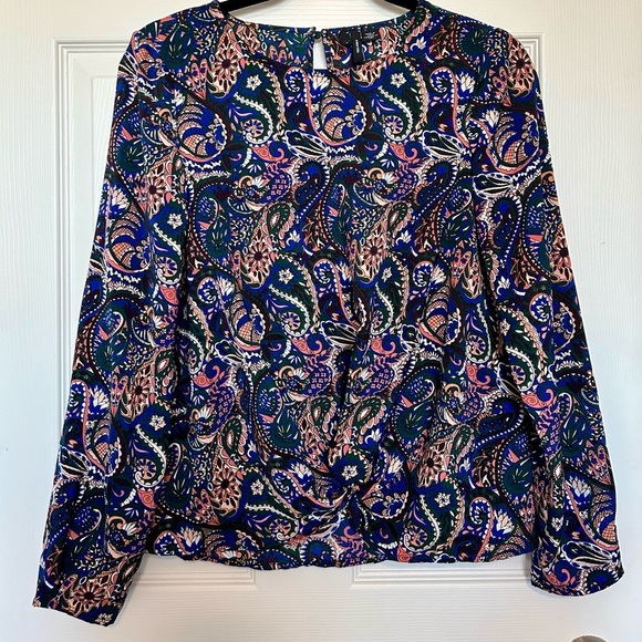 4/$20 Vero Moda paisley long sleeve scoop neck light pink and navy blouse size S - Picture 2 of 8